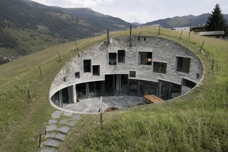 Biomorphic Villa, Vals