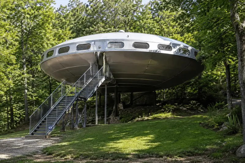 The Spaceship House 